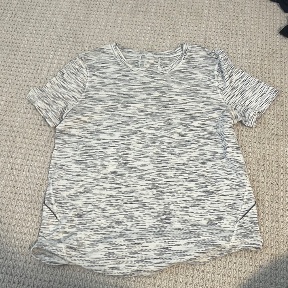 Lululemon t shirt